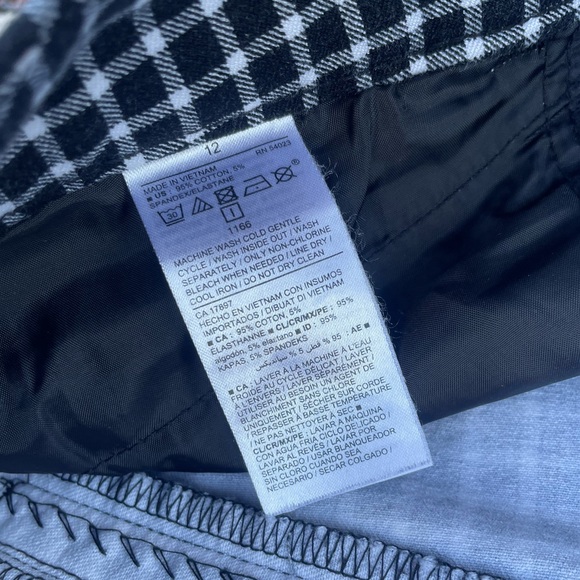 Old Navy Pixie Pants - Picture 3 of 3